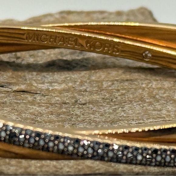 Michael Kors Rose Gold Pave Crystal Hinged Bangle Bracelet, Perfect Condition - Picture 4 of 9
